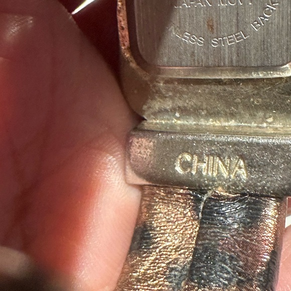 Vintage Y2K "Belt Buckle" Bangle Watch – Animal Print/Leopard/Cheetah - Picture 7 of 10